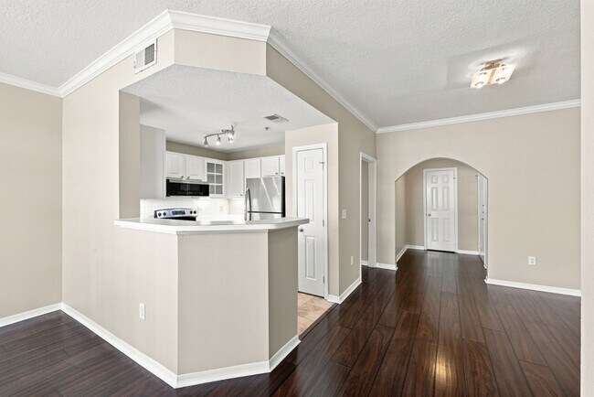 Building Photo - 501 Knights Run Ave