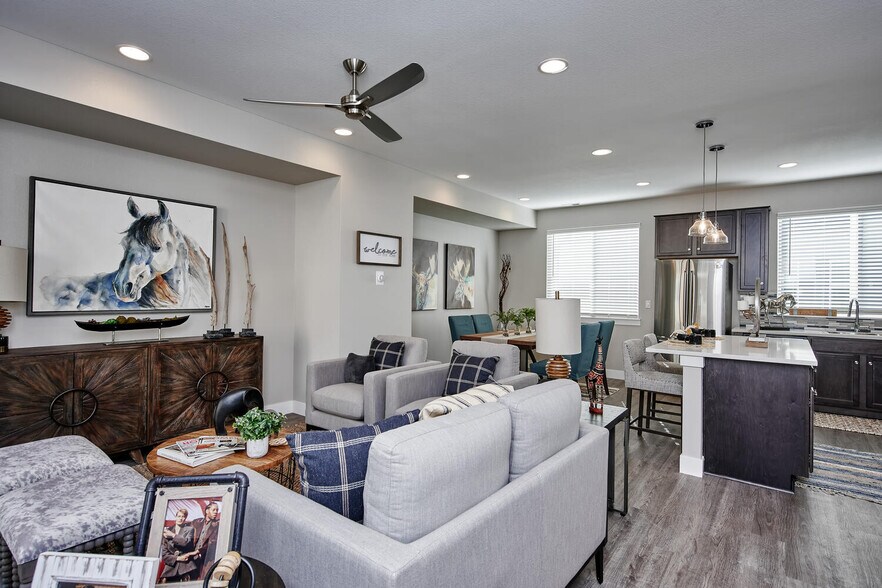 Building Photo - Creekline Townhomes