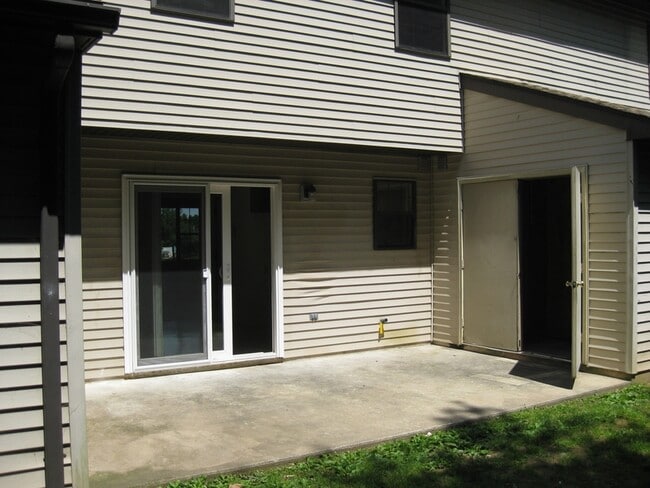 Building Photo - 207 Magnolia Dr