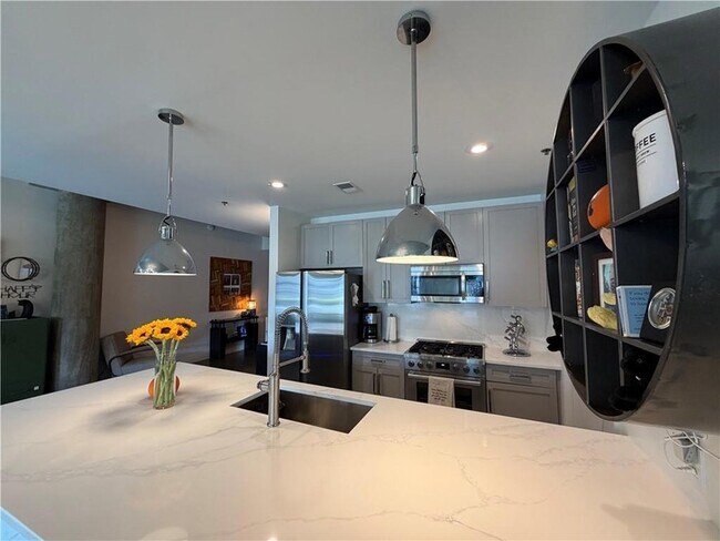 Building Photo - 845 Spring St NW