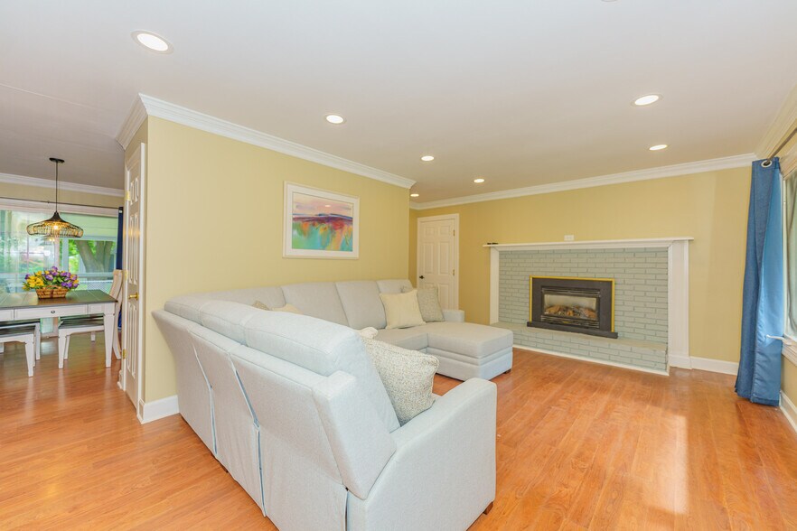Building Photo - 15 Spa Cir
