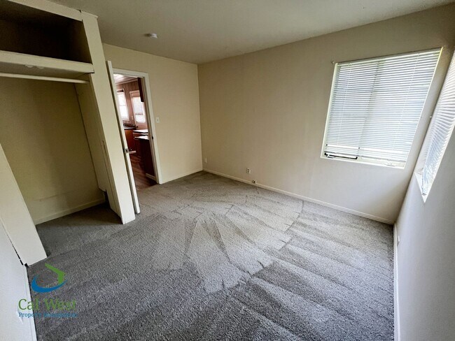 Building Photo - $3,295 - Beautiful 3 BD/1.5 BA Home in Old...