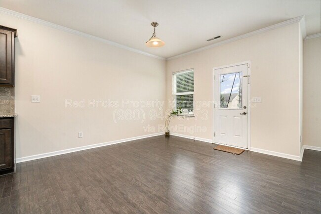 Building Photo - 493 Twelve Oaks Ln