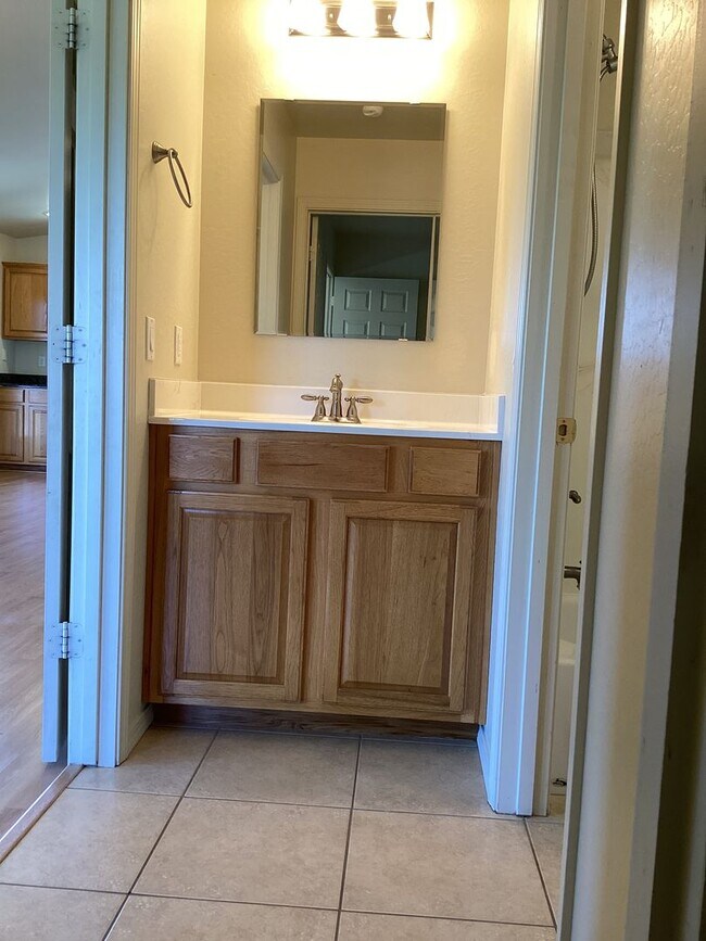 Building Photo - Charming Hillside Retreat in Prescott’s Highly Desirable Mountain Club