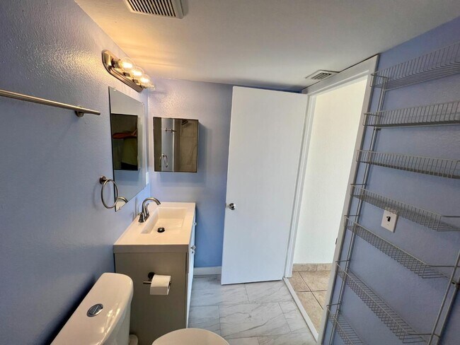 Building Photo - 3930 S Roosevelt Blvd