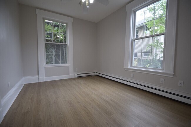 Building Photo - 24 St James St