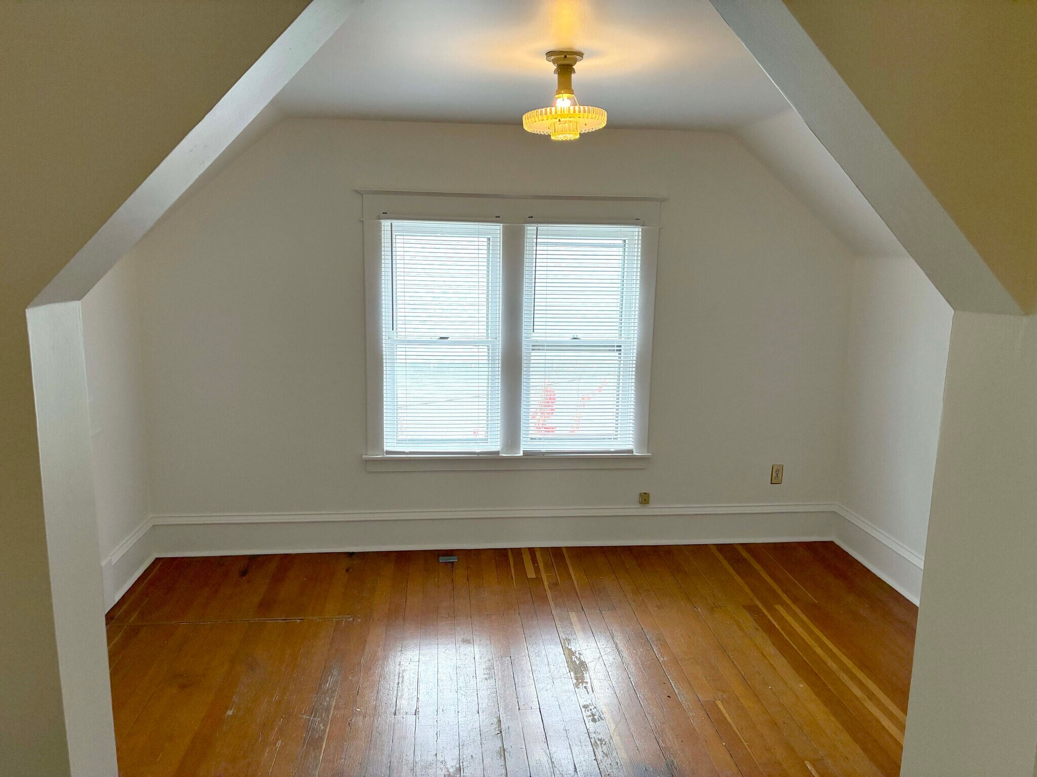 Building Photo - 428 S Chestnut St