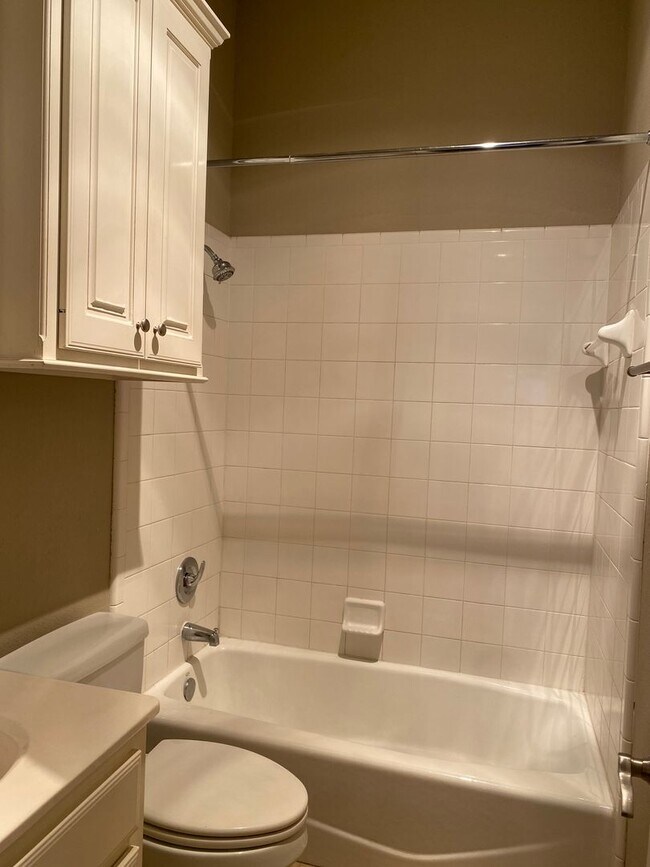 Building Photo - Great 4 Bedroom in Cooper District