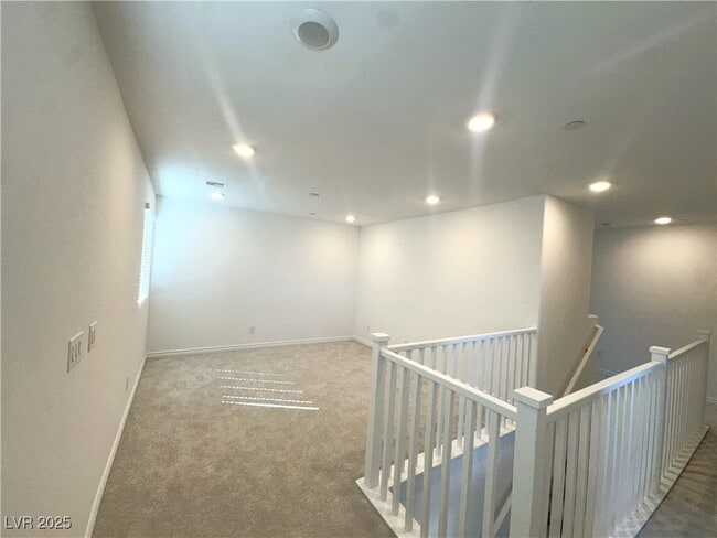 Building Photo - 356 Rosefinch St