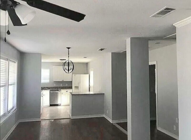 Building Photo - 5617 Birchman Ave