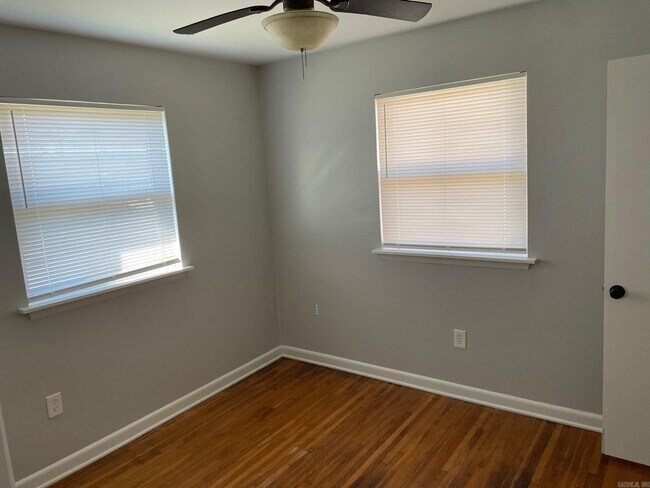 Building Photo - 3902 Mellene Dr