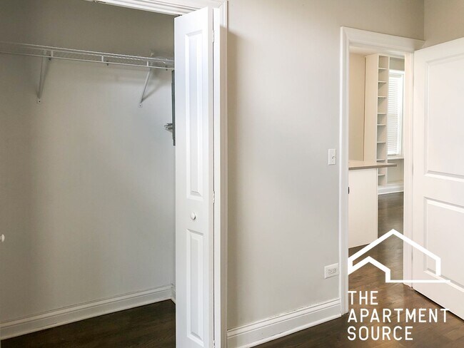 Building Photo - 3856 N Southport Ave