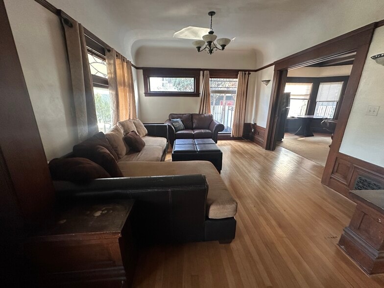 Building Photo - 847 Linden Ave