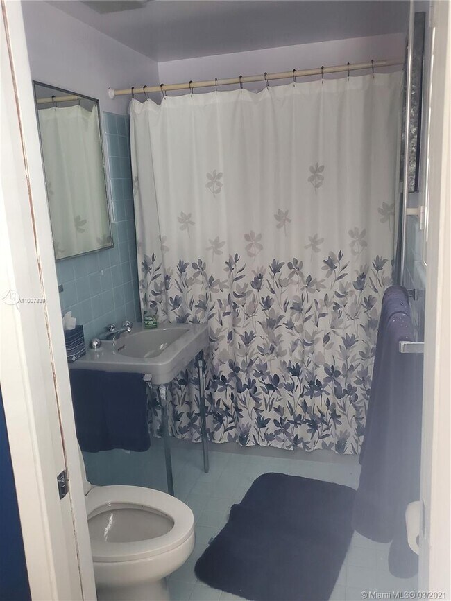 Building Photo - 10170 Collins Ave