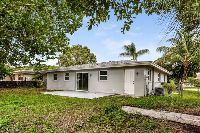 Building Photo - 4856 Deleon St