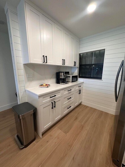 Building Photo - 7430 S Ocean Dr