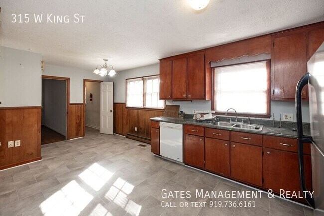 Building Photo - 315 W King St