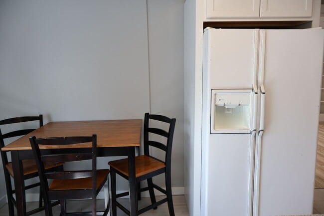 Building Photo - Pet Friendly 1 Bedroom in Downtown Bozeman