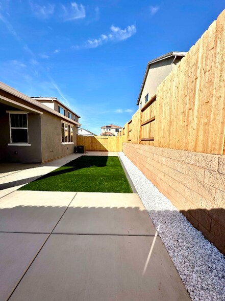 Building Photo - 4371 Greenshank Cir