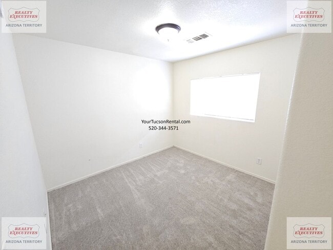 Building Photo - Midvale Park Home with 4 bedrooms and 2 baths