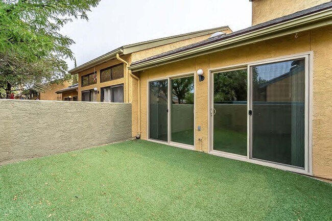 Building Photo - 3874 Paseo de Las Canchas