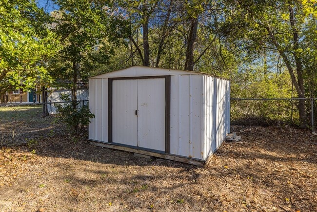 Building Photo - 125 Magnolia Dr