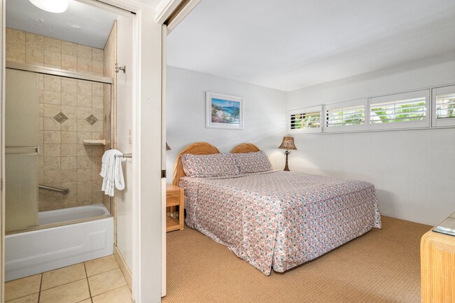 Building Photo - BeachFront Furnished Condo at Sugar Beach Resort, 1 Bed / 1 Bath with Ocean Views!