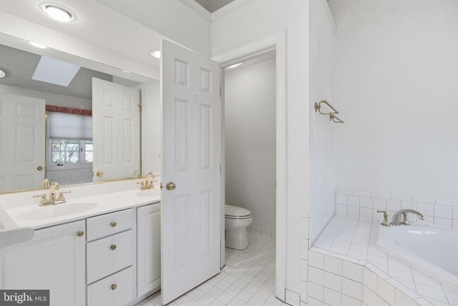 Building Photo - 1817 Fallbrook Ln