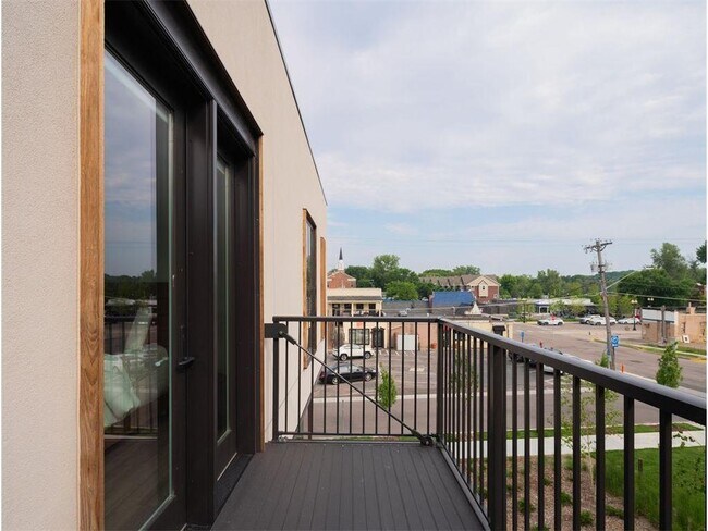 Building Photo - 182 West Dr