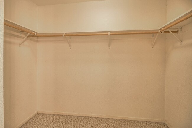Building Photo - Spacious 1 Bedroom Loft at Ryland Mews