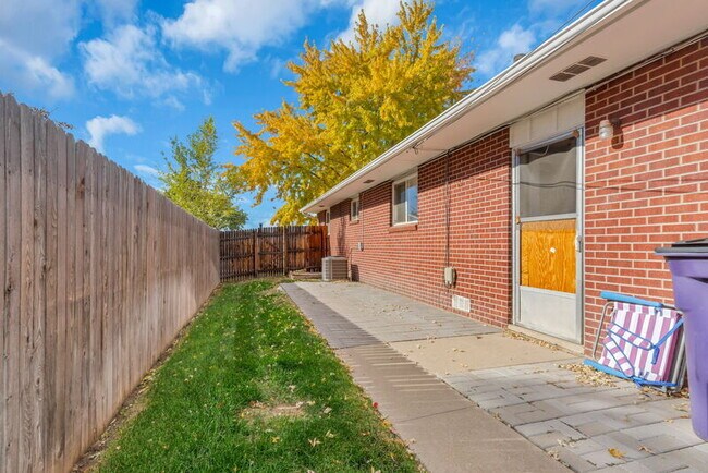 Building Photo - 4282 W Virginia Ave