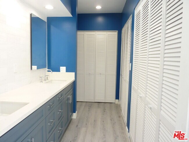 Building Photo - 13065 Mindanao Way