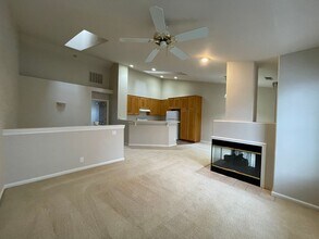Building Photo - 2 Bed 2 Full Bath Townhome Style Apartment w/Attached Garage