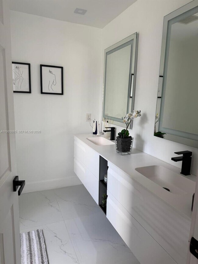 Building Photo - 16418 SW 72nd Terrace