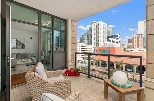 Building Photo - Downtown San Diego - Luxury 1bd/1ba Furnis...