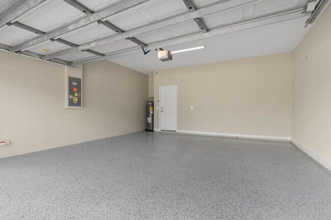 Building Photo - 23 London Dr