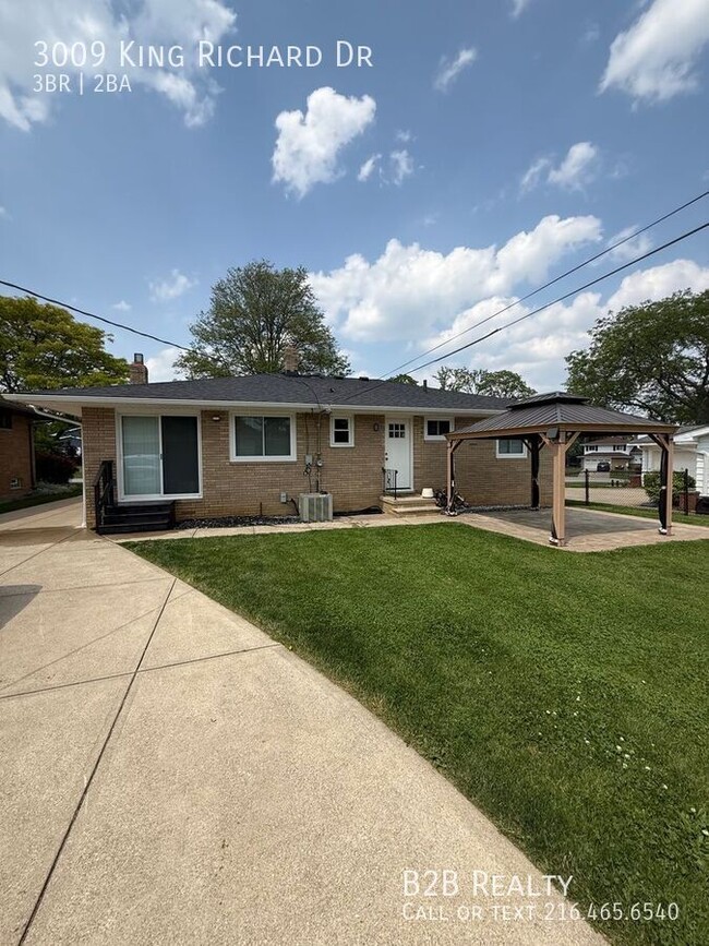 Building Photo - 3009 King Richard Dr