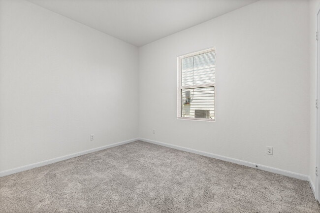 Building Photo - 1136 King Eider
