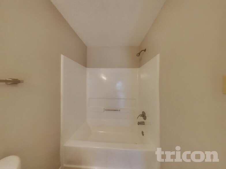 Building Photo - 683 Florence Dr