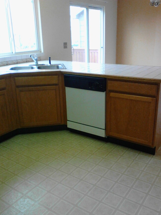 Building Photo - Light airy two story minutes from Fort Carson