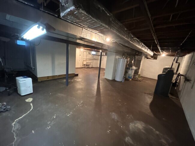 Building Photo - 879 Grove Ave