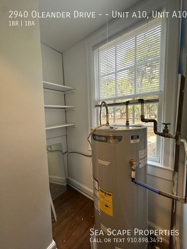 Building Photo - 2940 Oleander Dr