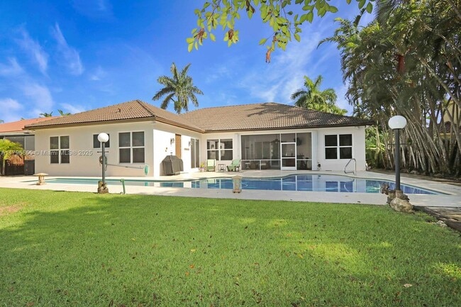 Building Photo - 3140 Fairways Dr