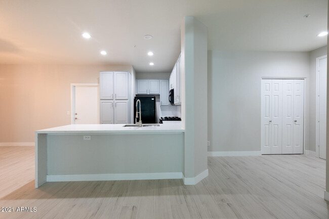 Building Photo - 7508 E Earll Dr