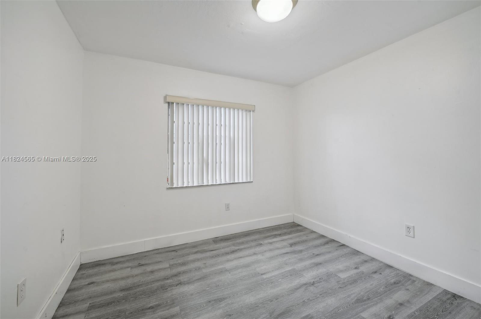 Building Photo - 145 SW 30th Ct