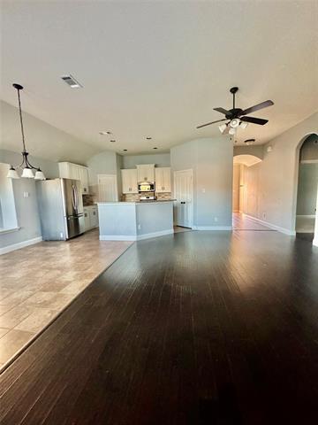 Building Photo - 667 Sharpley Dr