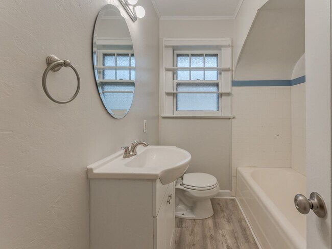 Building Photo - 3 Bedroom 2 Bath home in Shawnee!