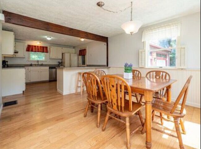 Building Photo - 50 Buttonwood Rd