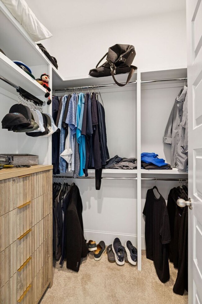 Building Photo - Luxurious living space *Fully furnished and impeccably designed*