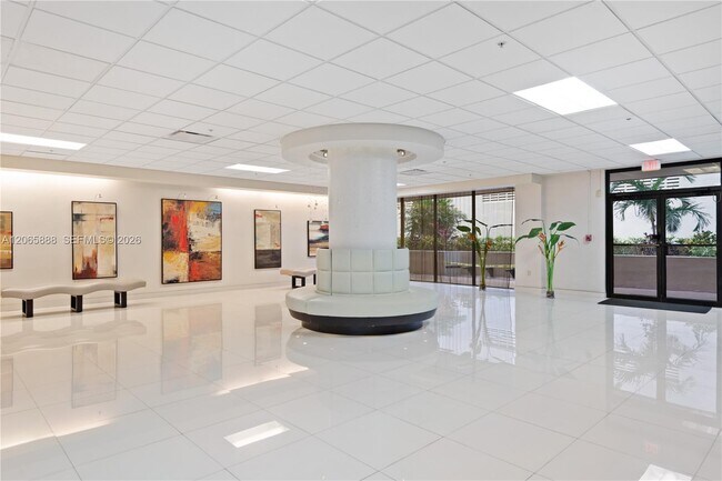 Building Photo - 1621 Collins Ave